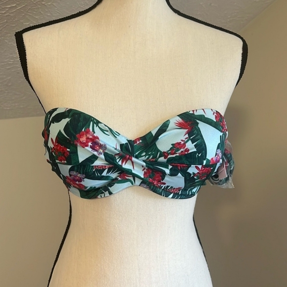 Victoria's Secret Other - Victoria Secret Swim Top